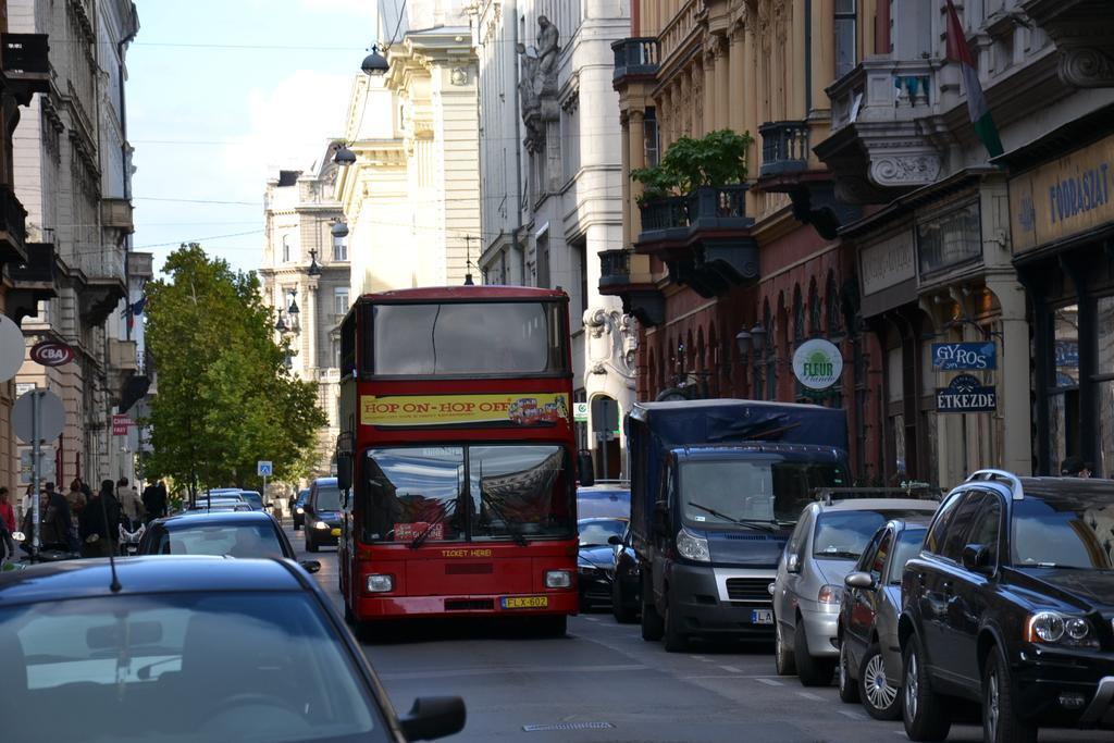 Apartment Szabadsag Ter Budapest Ruang foto